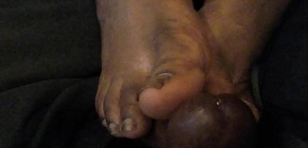  Goddess Alisha first foot job and cum on toes